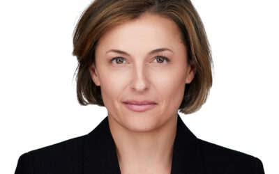 Professional Headshot vs. LinkedIn Selfie: Which One Gets You Hired?